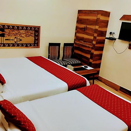 Bhagyashree Guest House 2 Km To Vishwanath Temple, Ganga Ghat Parking Available พาราณสี ภายนอก รูปภาพ