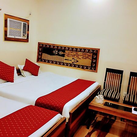 Bhagyashree Guest House 2 Km To Vishwanath Temple, Ganga Ghat Parking Available พาราณสี ภายนอก รูปภาพ
