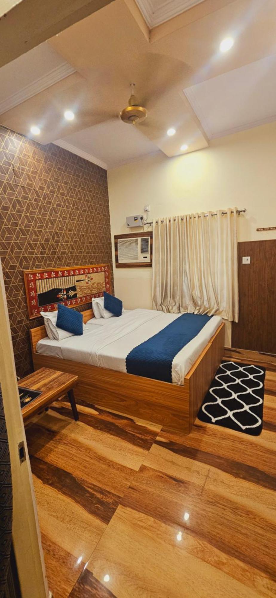 Bhagyashree Guest House 2 Km To Vishwanath Temple, Ganga Ghat Parking Available พาราณสี ภายนอก รูปภาพ